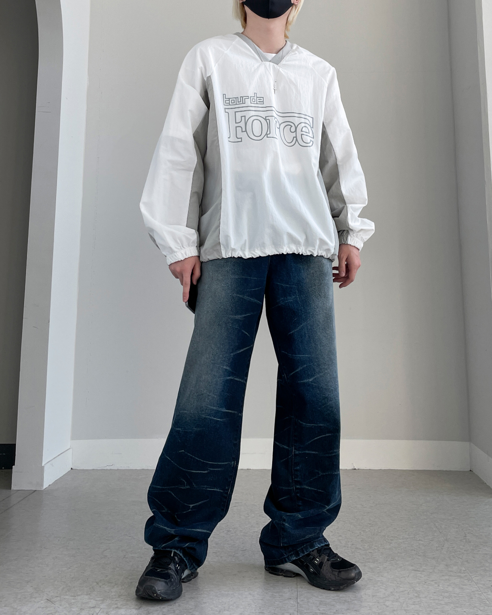 긴팔 티셔츠 모델 착용 이미지-S1L62
